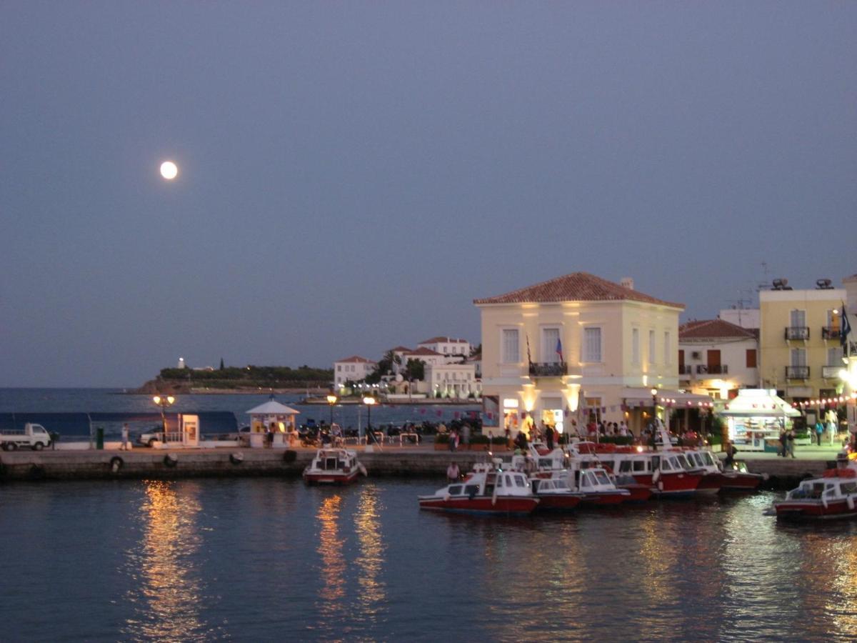 Summer House In Spetses Bagian luar foto